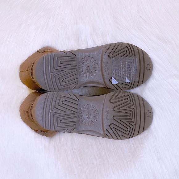 UGG Women’s Romely Short Chestnut Boots - Picture 8 of 9
